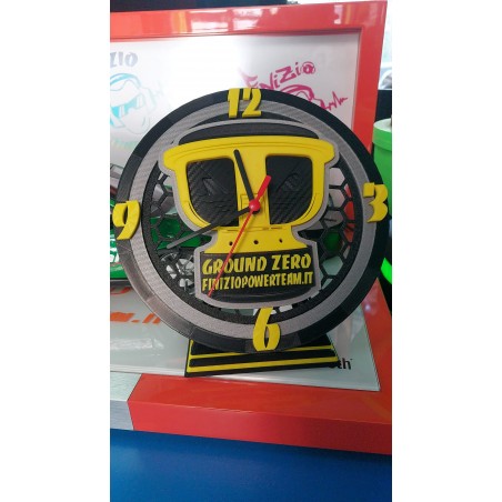 ClockSubby' GZ Orologio da Muro con base da Tavolo realizzata in 3d con Logo a scelta.