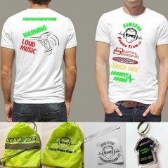 Gadget Pack Finizio Power Team T-Shirt bianca  "S" + Portachavi con Mini Subwoofer Piccolo 4 Adesivi