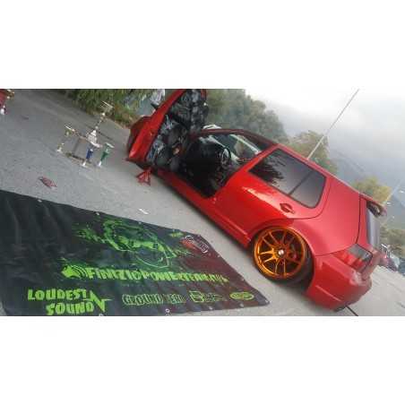 Striscione da 2x1mt in materiale plastificato ad alta qualità con stampe a colori fluorescenti.